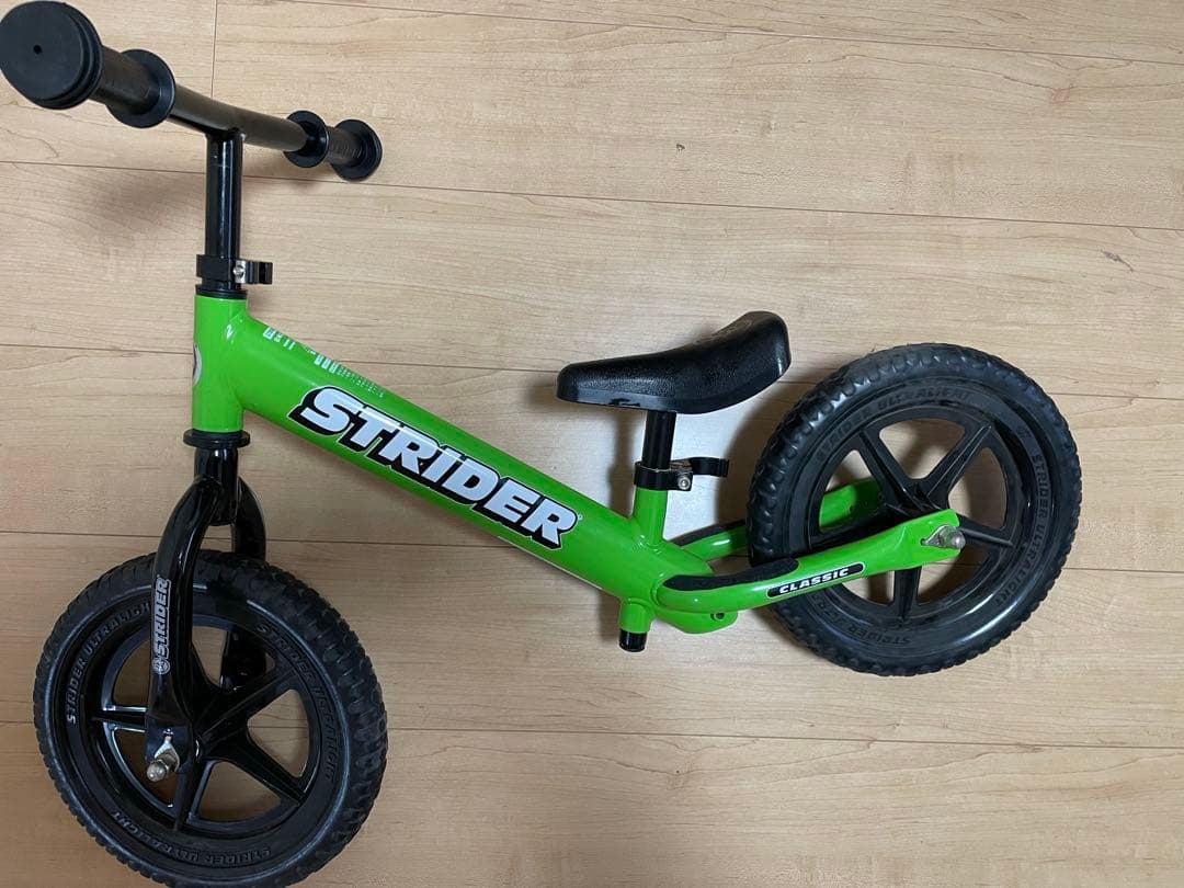 ストライダー　緑　12インチ