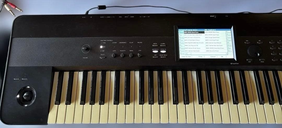 KORG KROME-73 ペダル・ケース付 動作良好