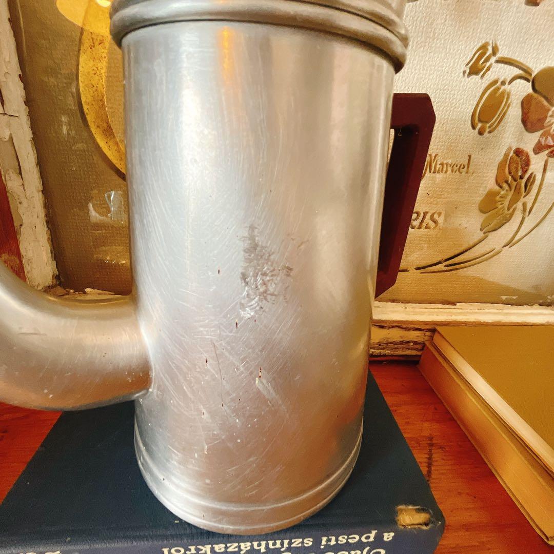 木の取手が可愛いアルミのティーポット