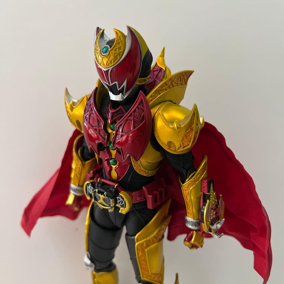 SHフィギュアーツ 真骨彫製法 仮面ライダーキバ エンペラーフォーム