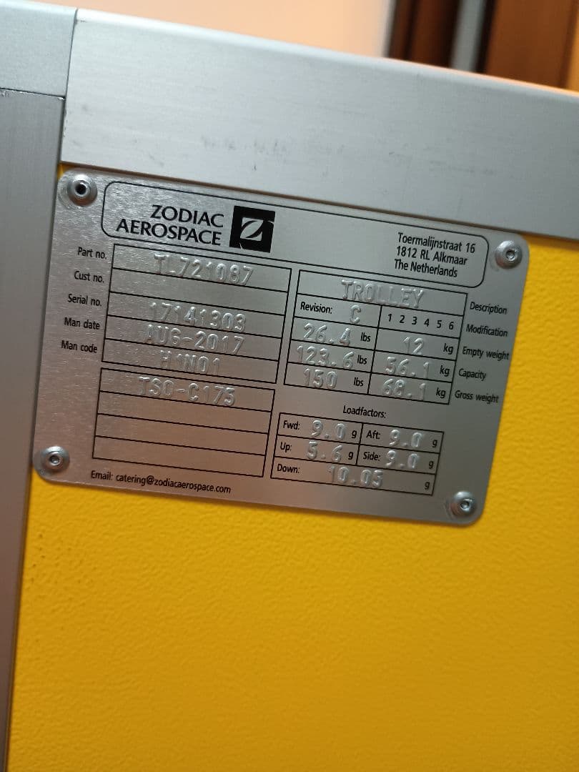 新古品★元バニラエア　カート　※ドロワー4つ・機内食用トレイ1個付き