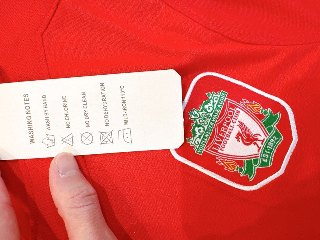 【希少・入手困難】リヴァプールFC 長袖ユニフォーム 赤 M新品未使用 タグ付き