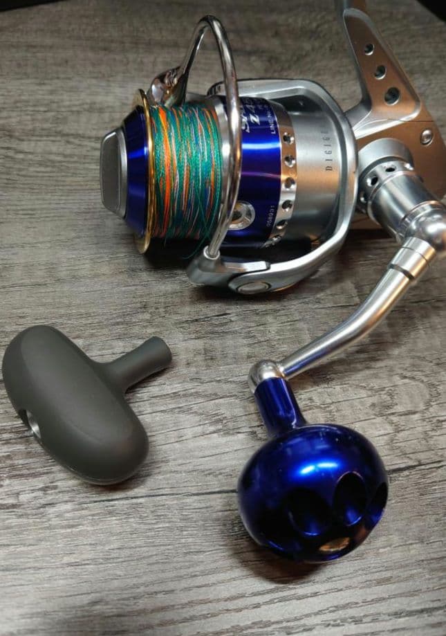 【美品】ダイワ SALTIGA Z 4500 スピニングリール