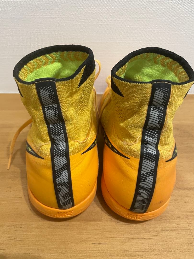 Nike フットサルシューズ イエロー　オレンジ ハイカット