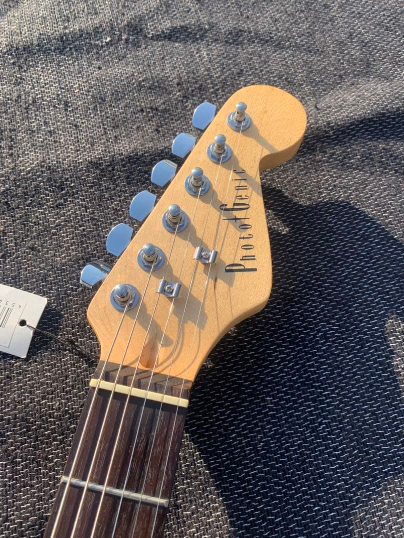 新品フォトジェニックPhotoGenicストラトキャスタータイプ エレキギター