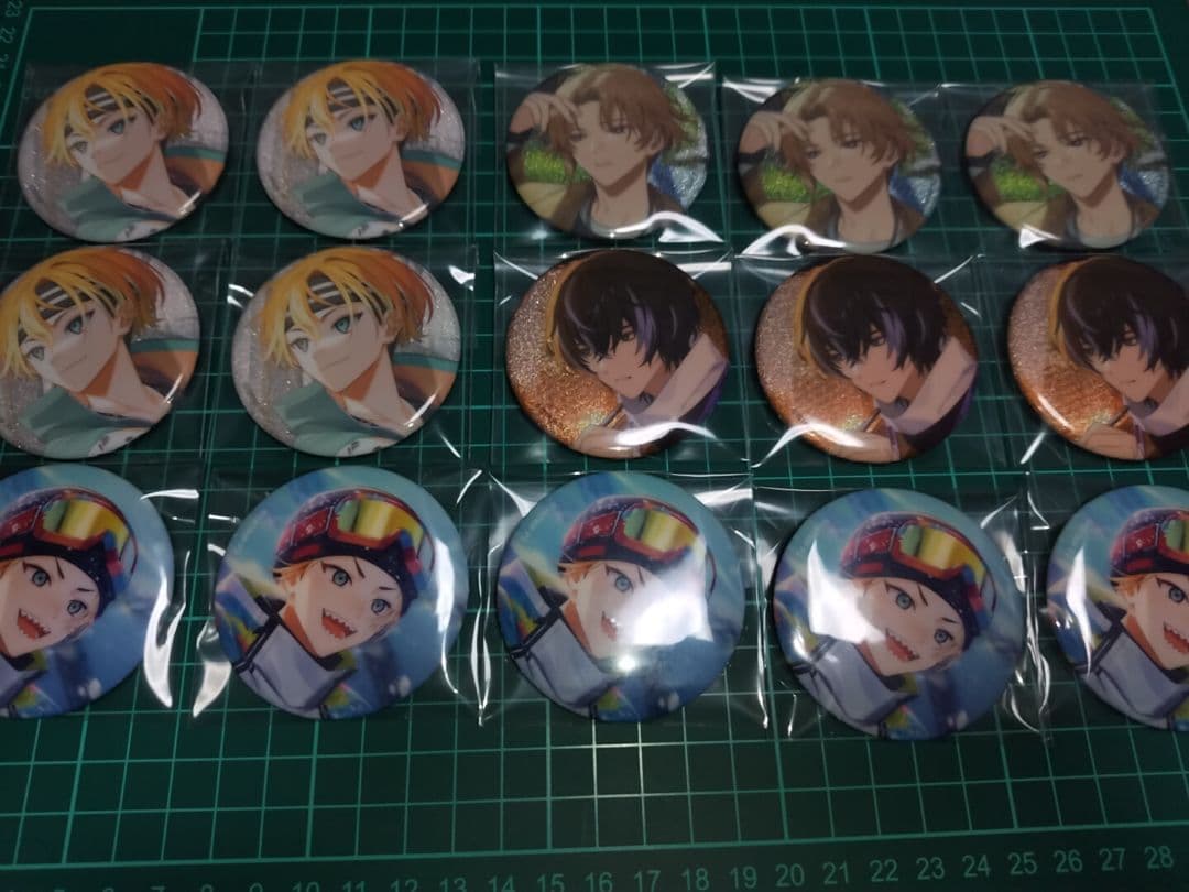 【バラ売り️⭕️】18TRIP エイトリ おもライ ぱしゃこれ 缶バッジ AGF