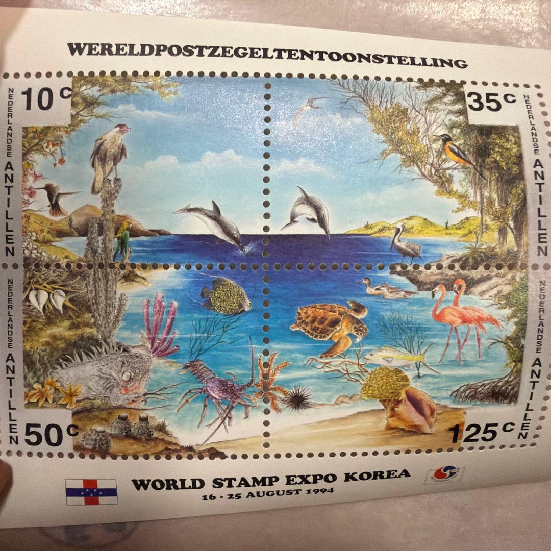 ケイマン諸島が1994年に発行したサンゴ礁の魚の小型シートの切手です。