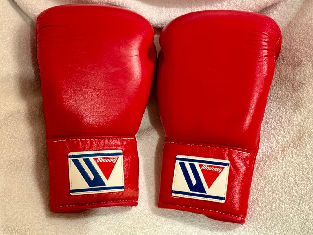 Winning ボクシンググローブ 8oz 赤　中古