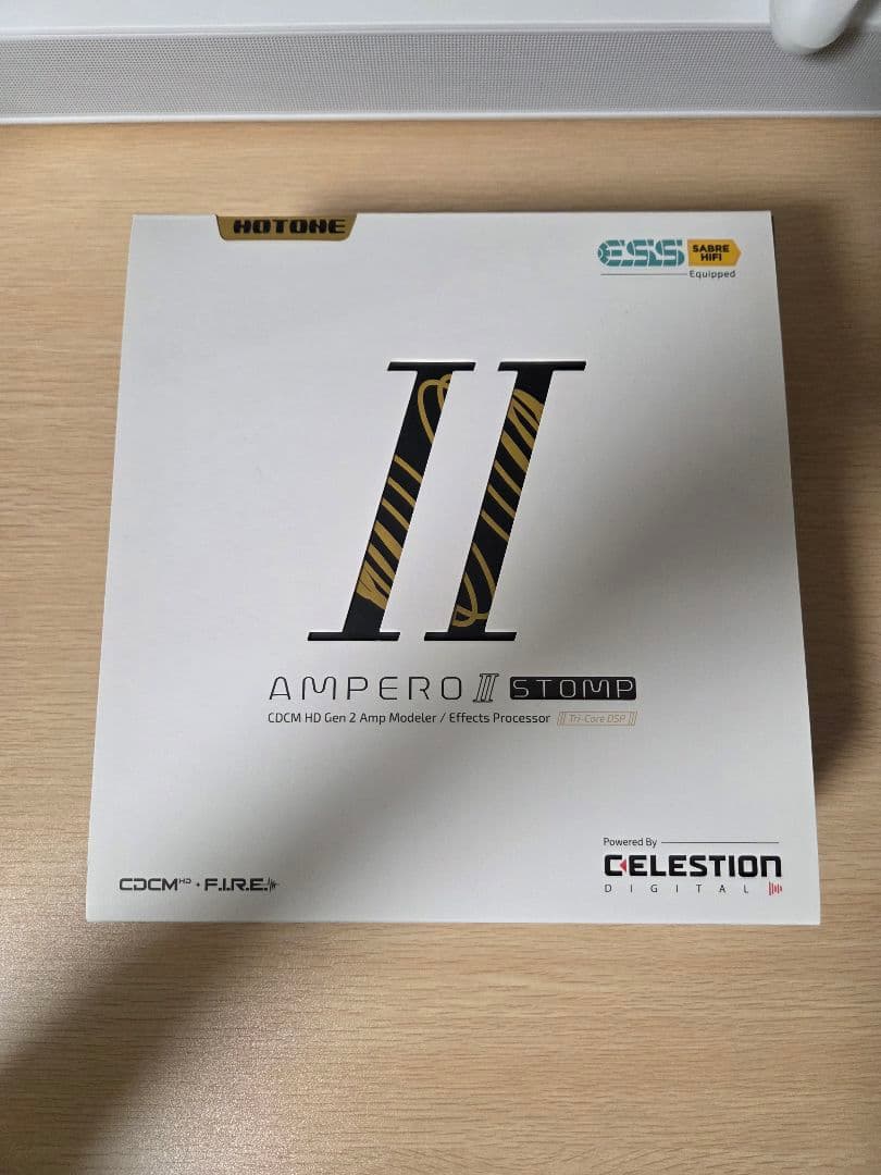 Hotone Ampero II Stomp ホワイト