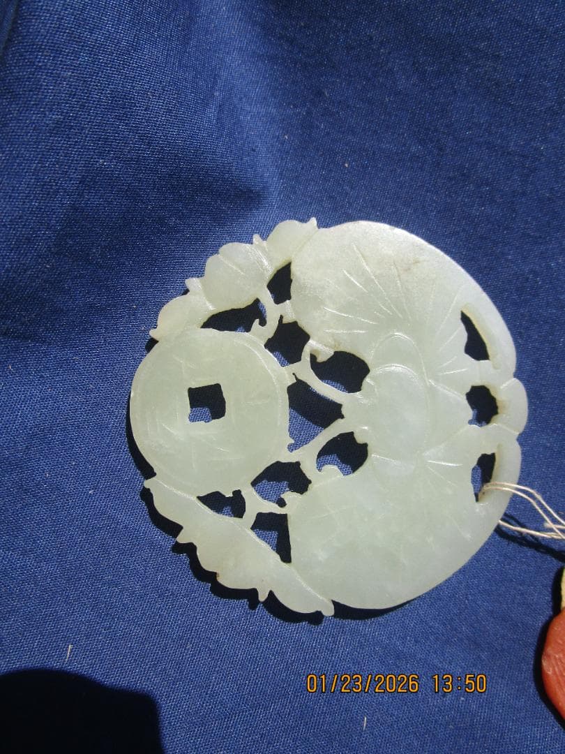 中国　玉　石細工　彫り物　根付　当時の札付き　翡翠【?】 工芸品　細工物　1個