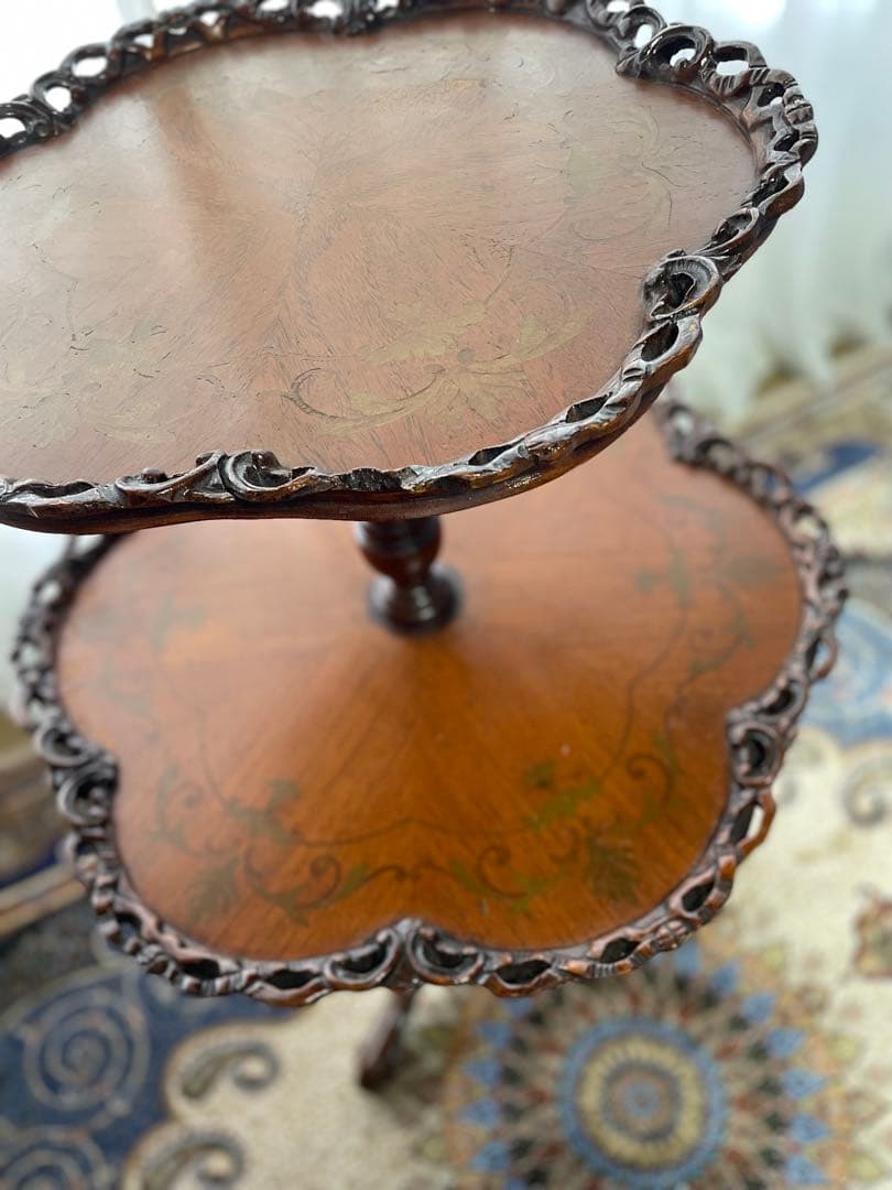 イギリスアンティーク　２段テーブル　 マホガニー象嵌装飾　透かし彫り