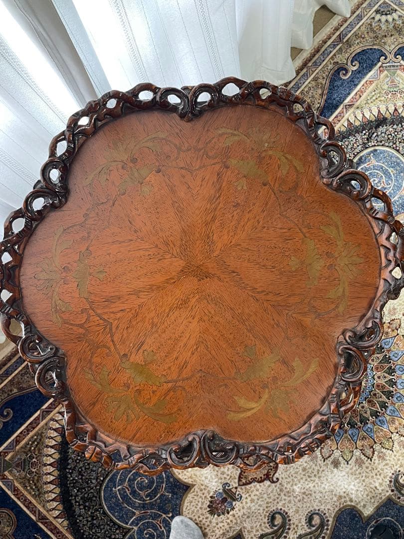 イギリスアンティーク　２段テーブル　 マホガニー象嵌装飾　透かし彫り