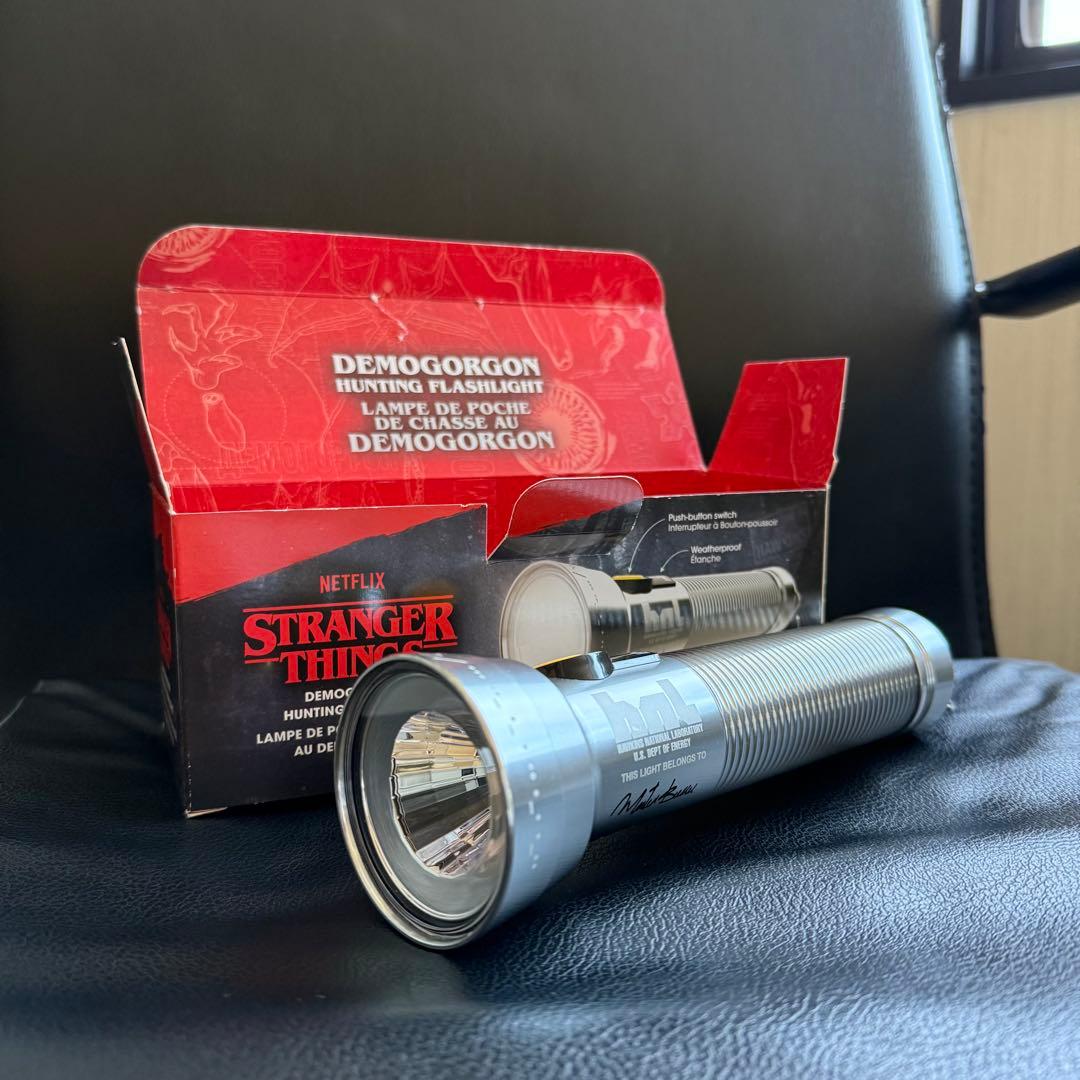 ストレンジャーシングス 懐中電灯 stranger things