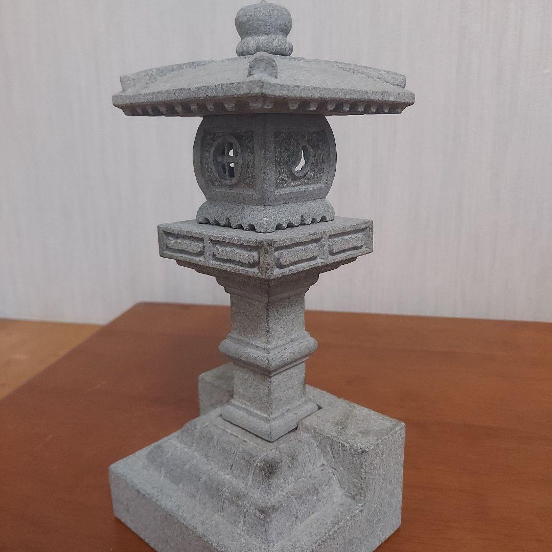 日本の石製燈籠 灰色 25cm