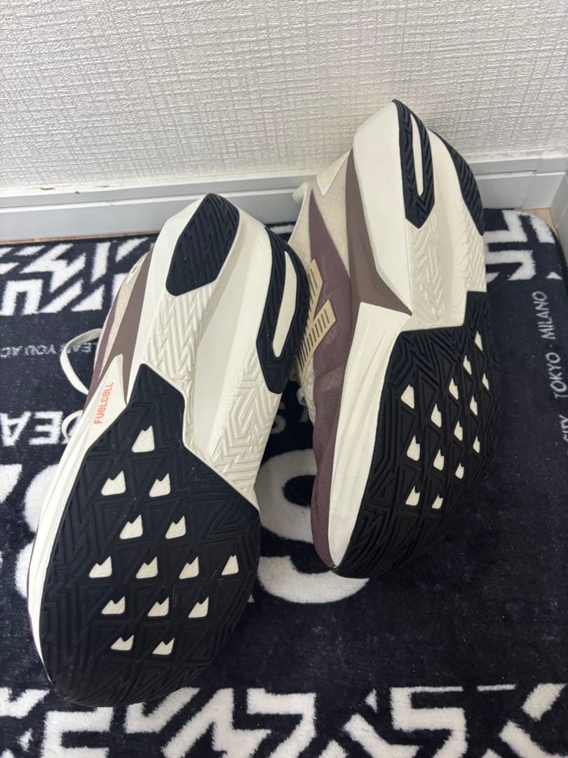 New Balance FuelCell Rebel v5 ランニングシューズ