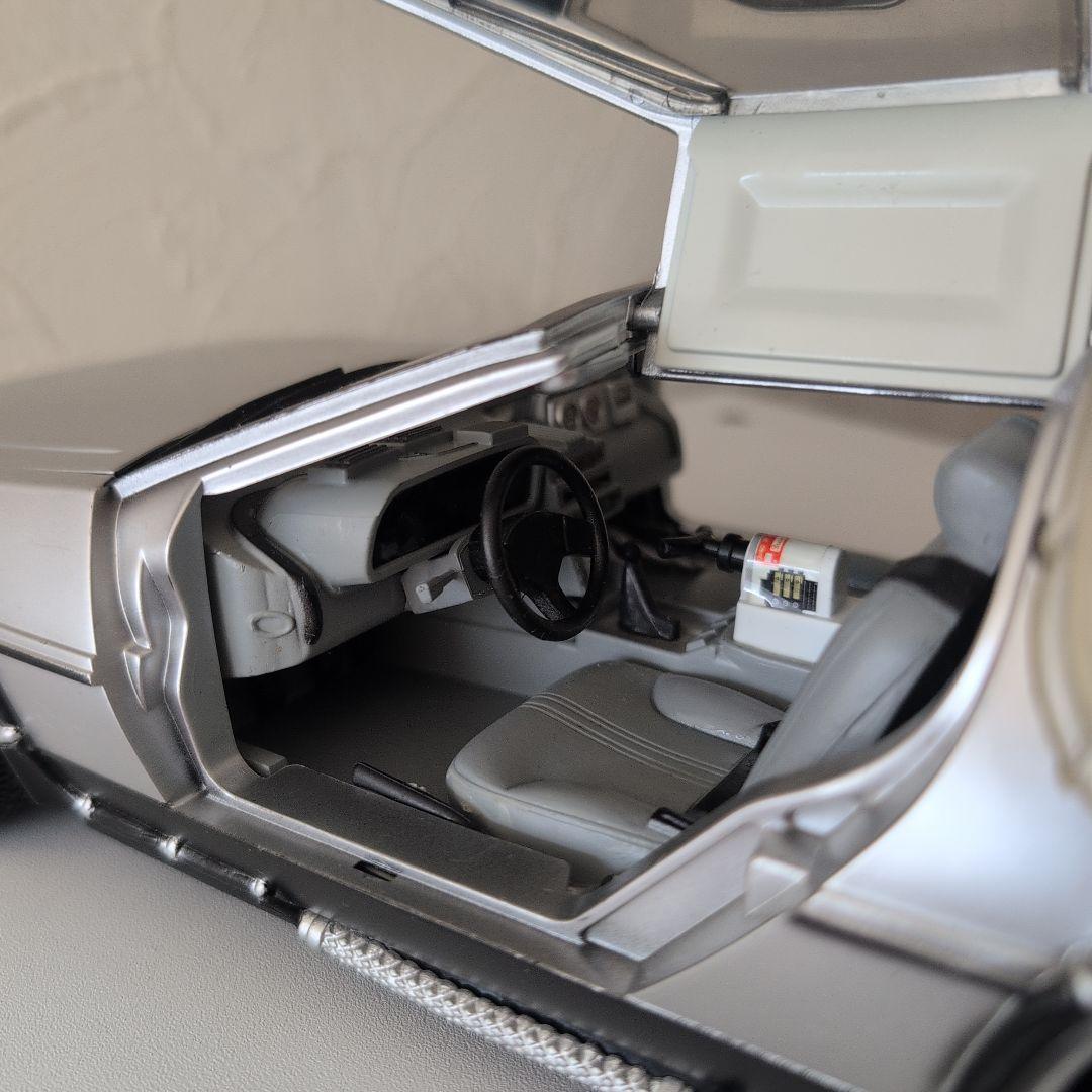 デロリアン バック・トゥ・ザ・フューチャー 1/18