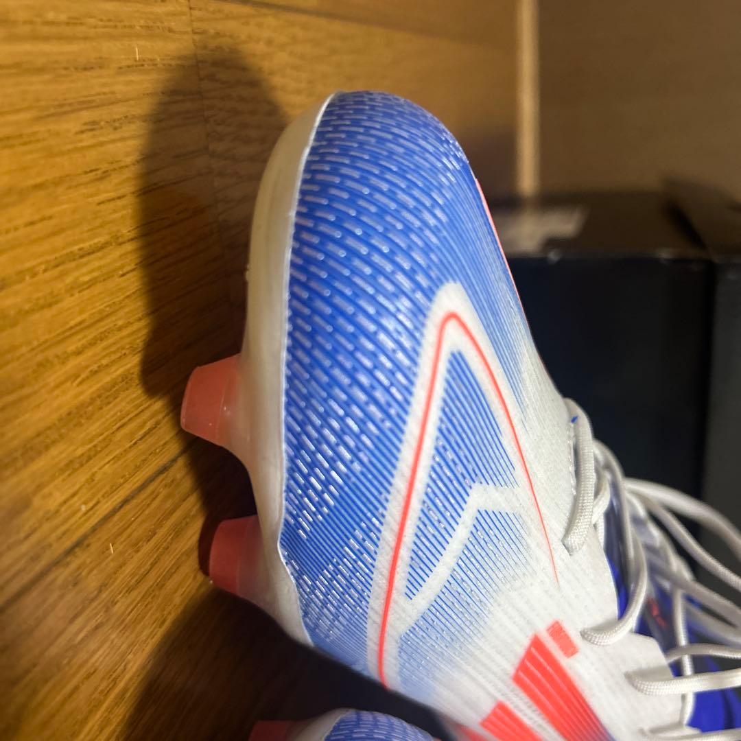 adidas F50 サッカーシューズ ホワイト/ブルー/レッド