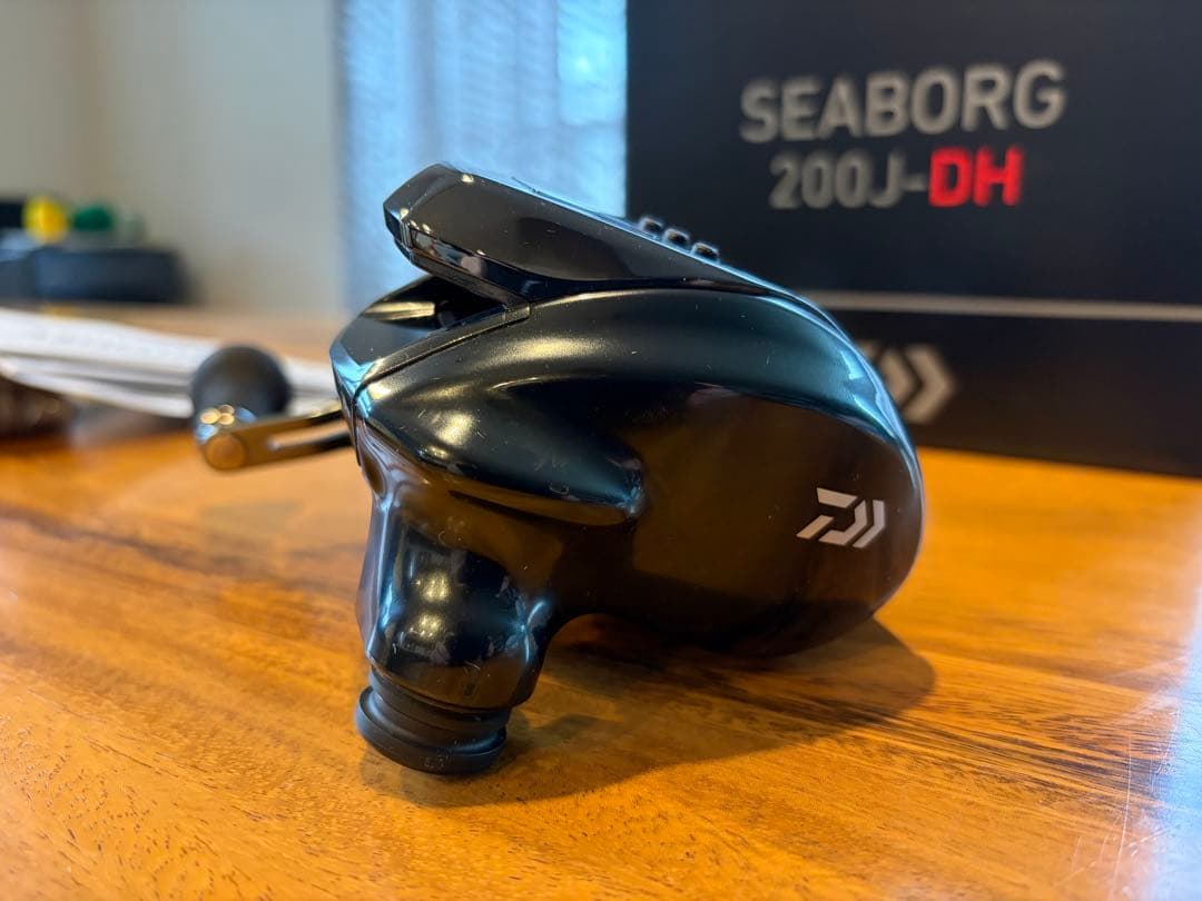 ① 【お値下げ中】Daiwa ダイワ SEABORG 200J-DH 電動リール