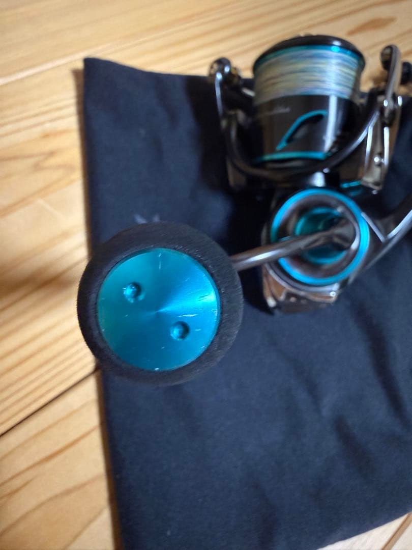 21エメラルダスAIR LT2500-XH スピニングリール