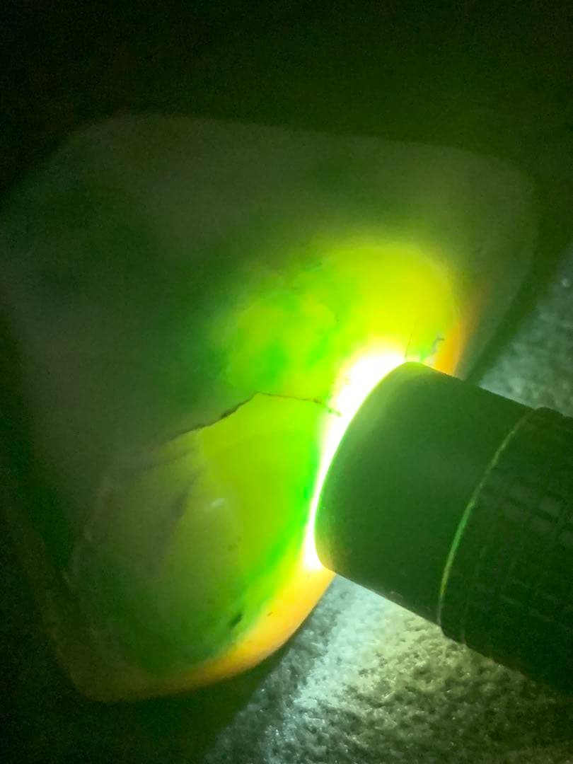 金山谷　極上ろうかん糸魚川翡翠　原石　糸魚川ひすい　コン沢　国産鉱物　水石　根付