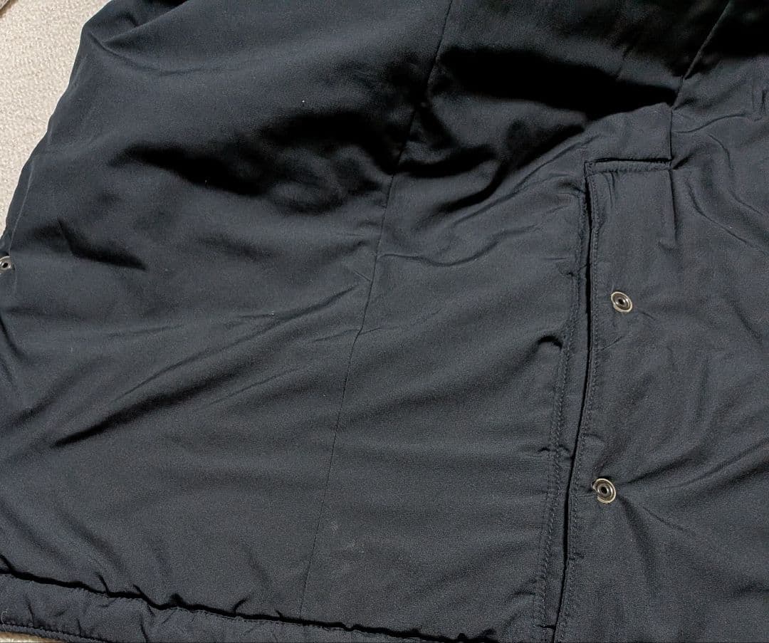 【美品】UNDER ARMOUR 刺繍ロゴ　フード付きロングベンチコート黒　XL