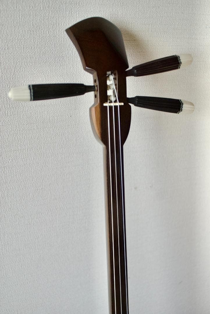三線 本皮１枚張り（表） 黒檀棹 ハードケース付　送料込み　三味線　沖縄