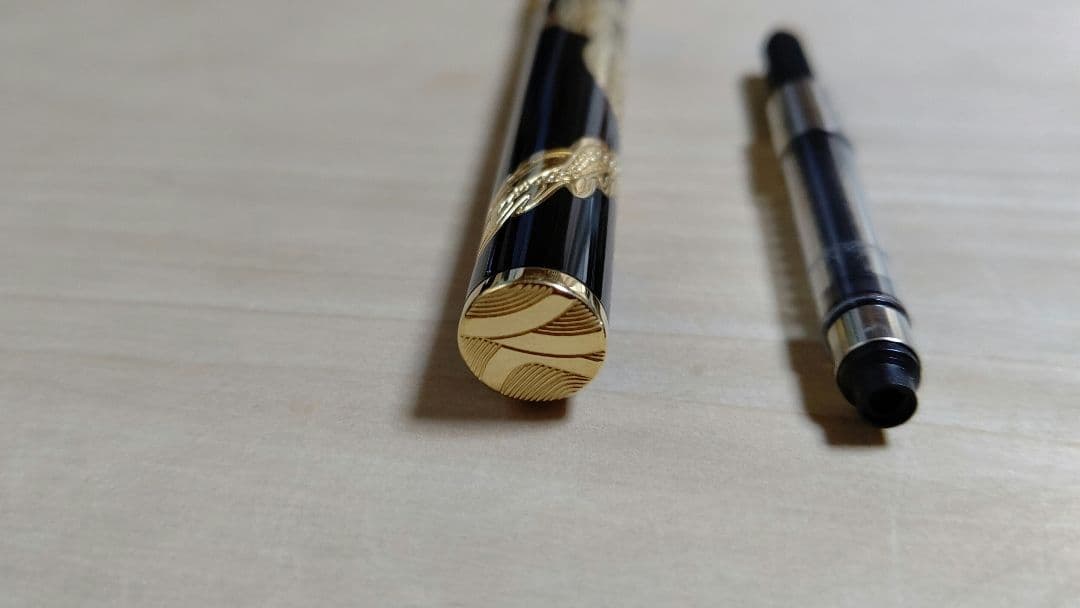 S.T.デュポン万年筆、ドラゴンコレクション、シリアルナンバー777/888