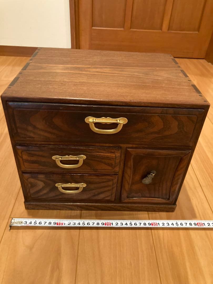 松平家　時代箪笥 （化粧箱）