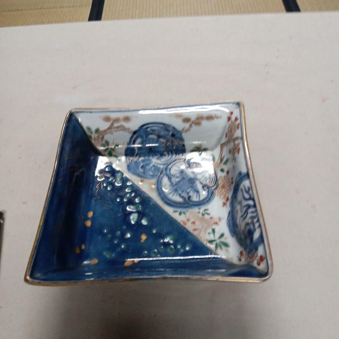 青と白の陶器皿　古伊万里写し　図変わり　深皿　四方皿　窯疵完品　渦福　明治期