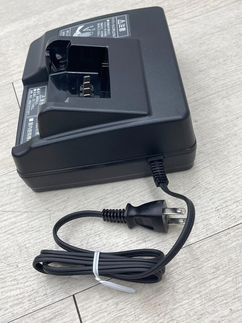 未使用 パナソニック バッテリー充電器 NKJ073Z 電動アシスト 純正品