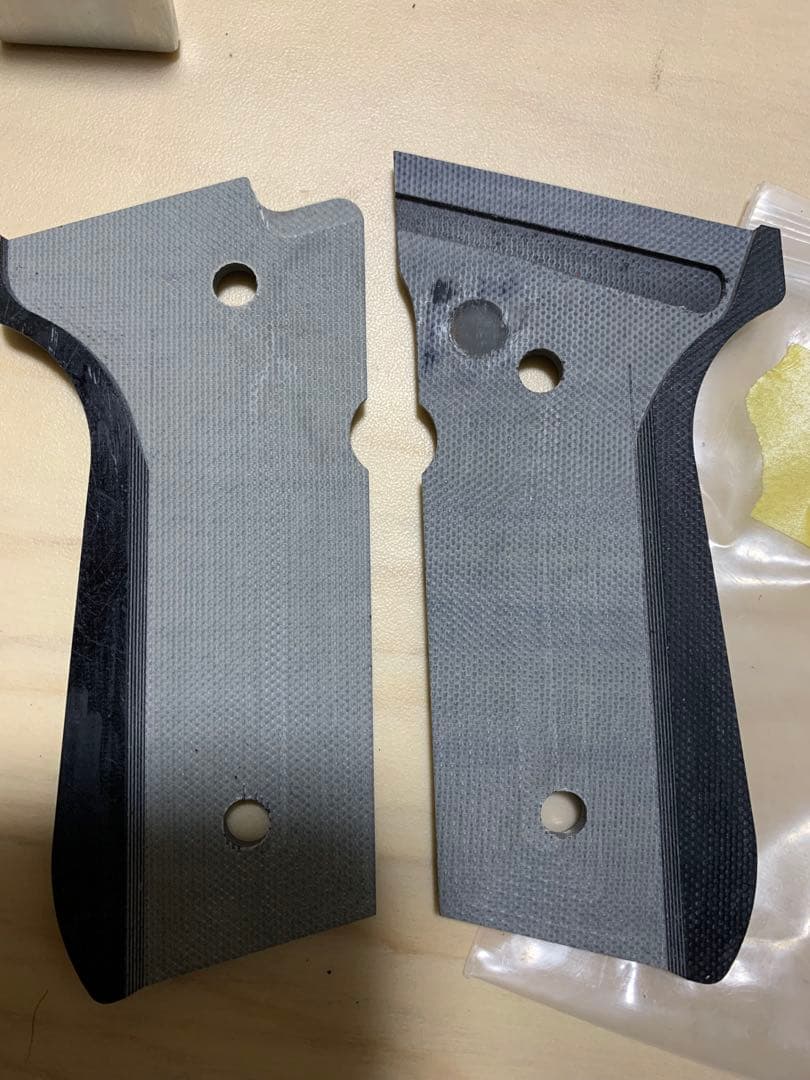 新品 ベレッタ G10素材グリップ　グレーサムライエッジ風制作