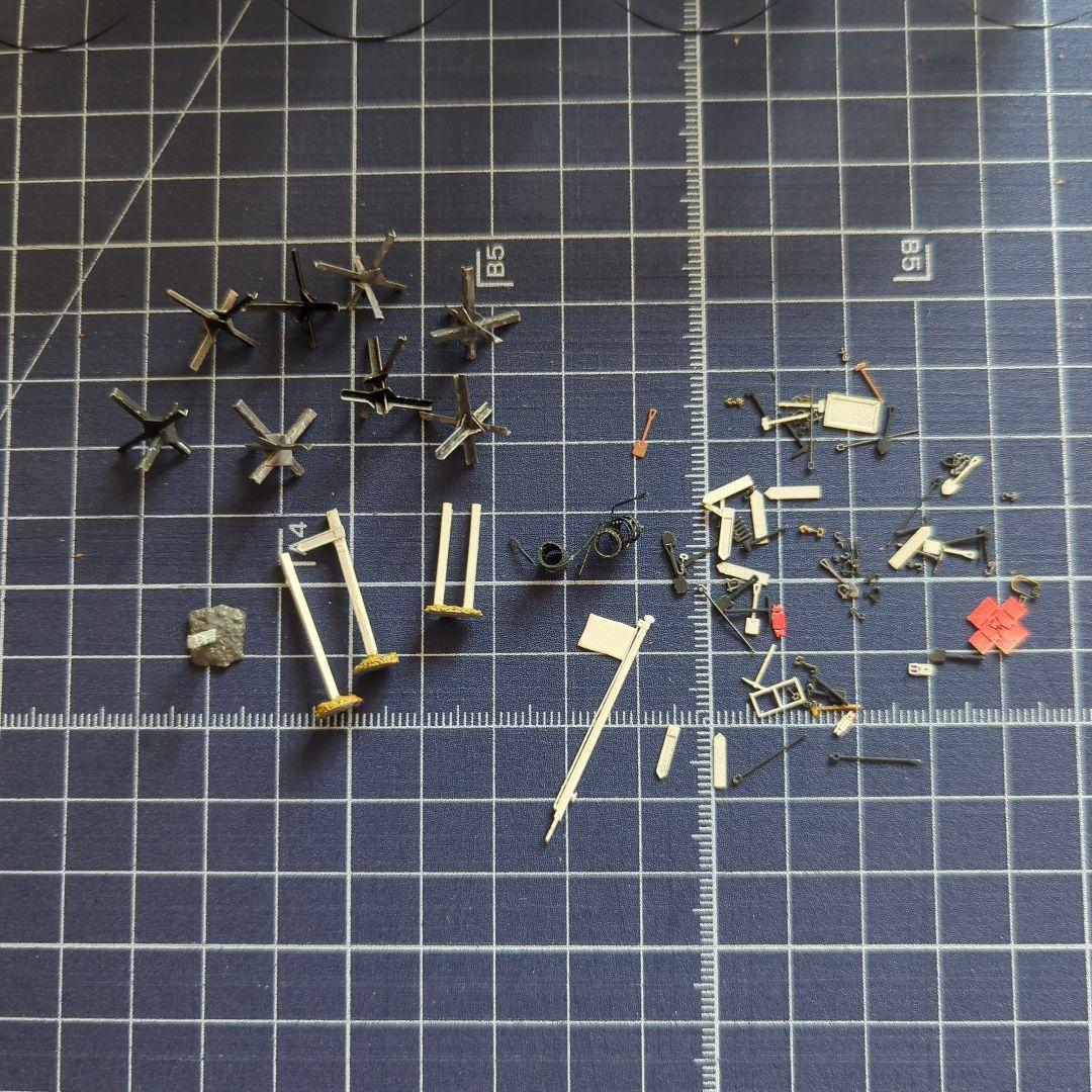 M016【B品】Nゲージやジオラマなどで使えるエッチングパーツ（ケース付き）