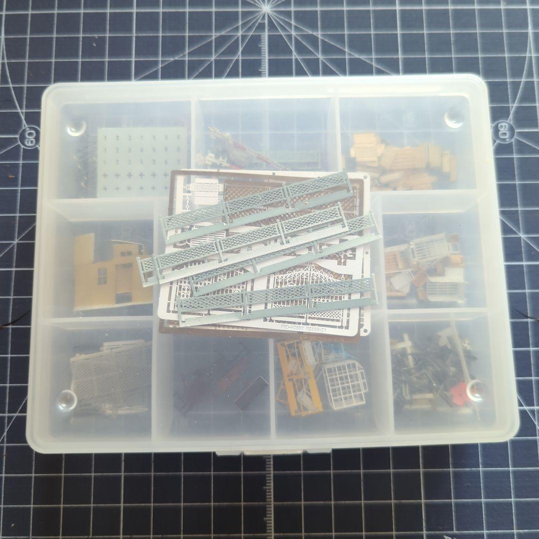 M016【B品】Nゲージやジオラマなどで使えるエッチングパーツ（ケース付き）