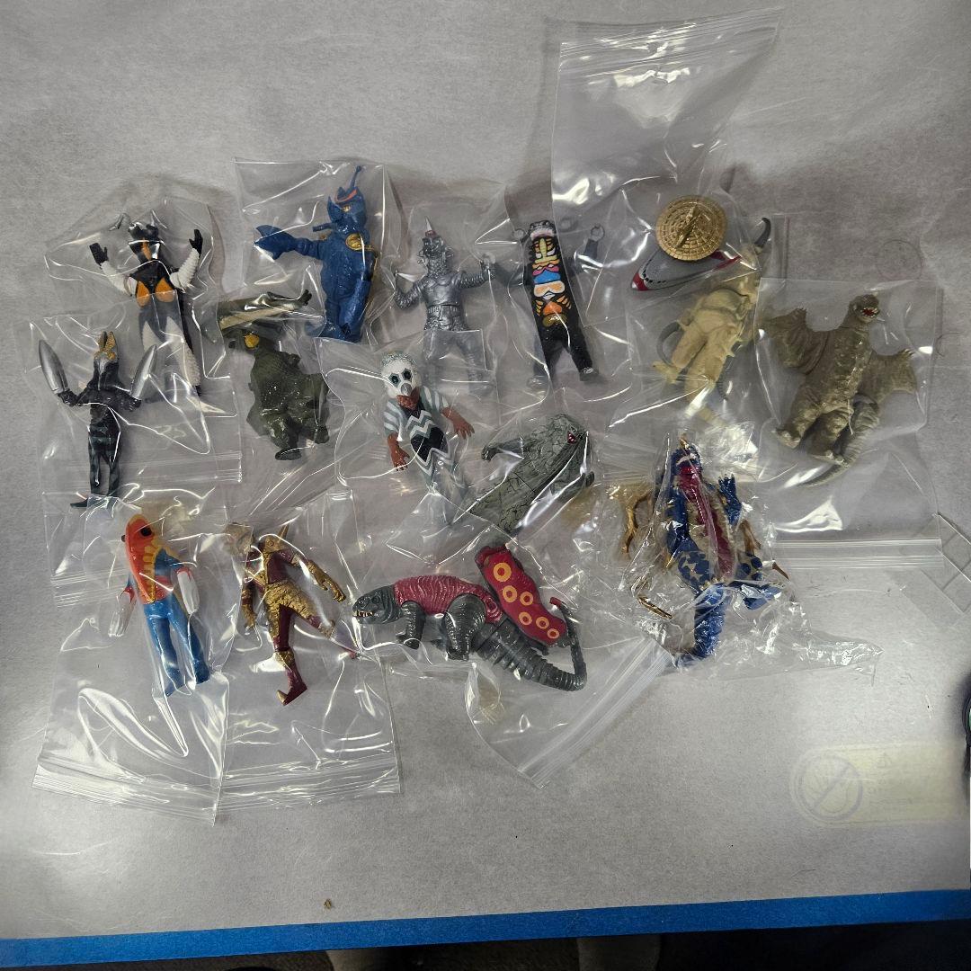 HGウルトラマン・怪獣 86体カプセルトイフィギュアアソート (中古)