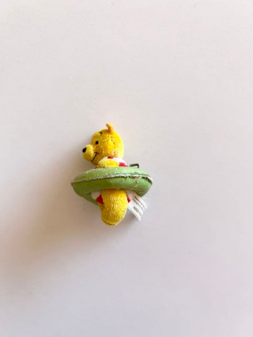 【希少】くまのプーさん 浮き輪付き　ぬいぐるみ　ピンバッジ