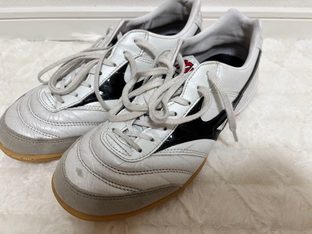 mizuno 『MORELIA IN モレリアIN』フットサルシューズ　24㎝