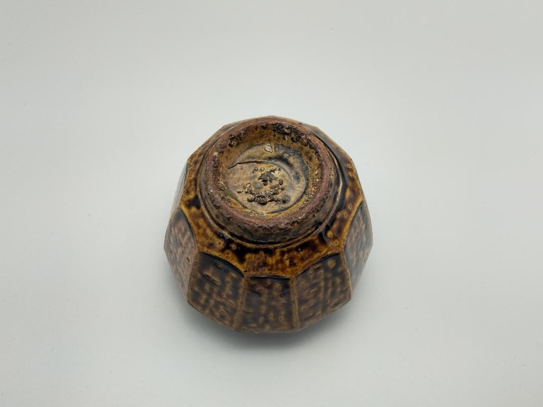 李朝 飴釉11面取り壺