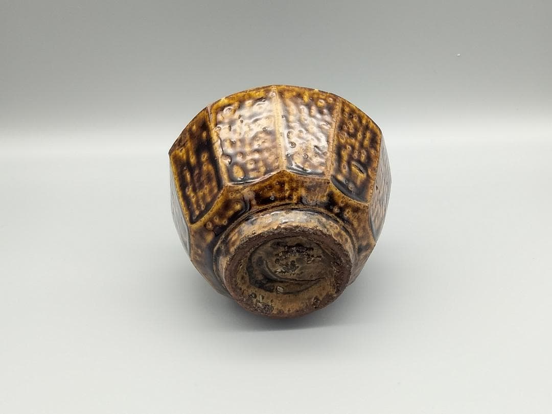 李朝 飴釉11面取り壺