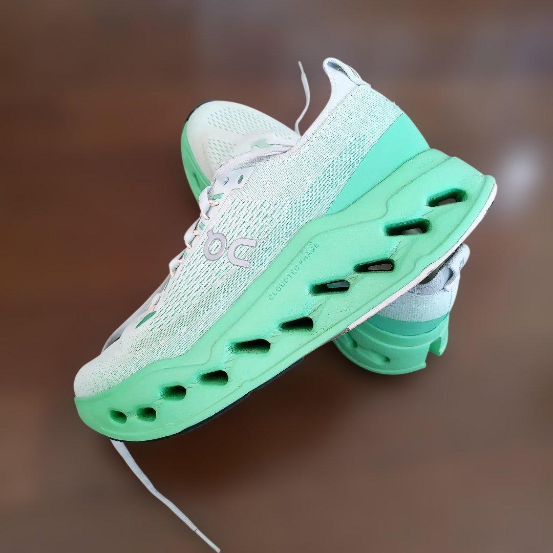 On Cloudサーファーマックス ホワイト/ミントグリーン