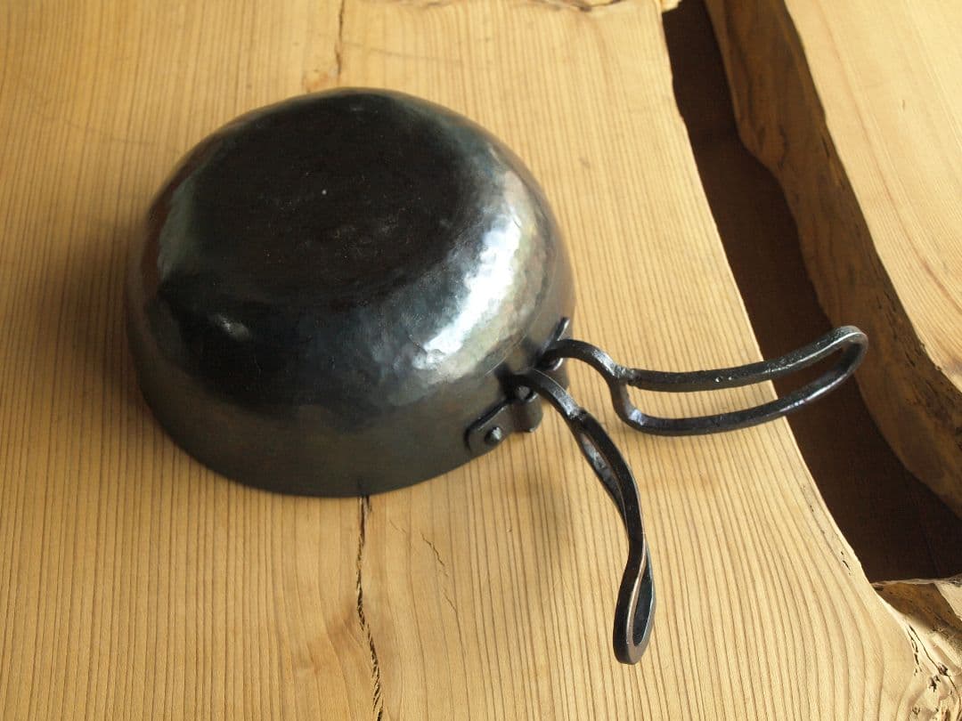 鍛造ラウンドカップ１６０折り畳み式五徳セット版　ソロキャンプ焚き火キャンプギア