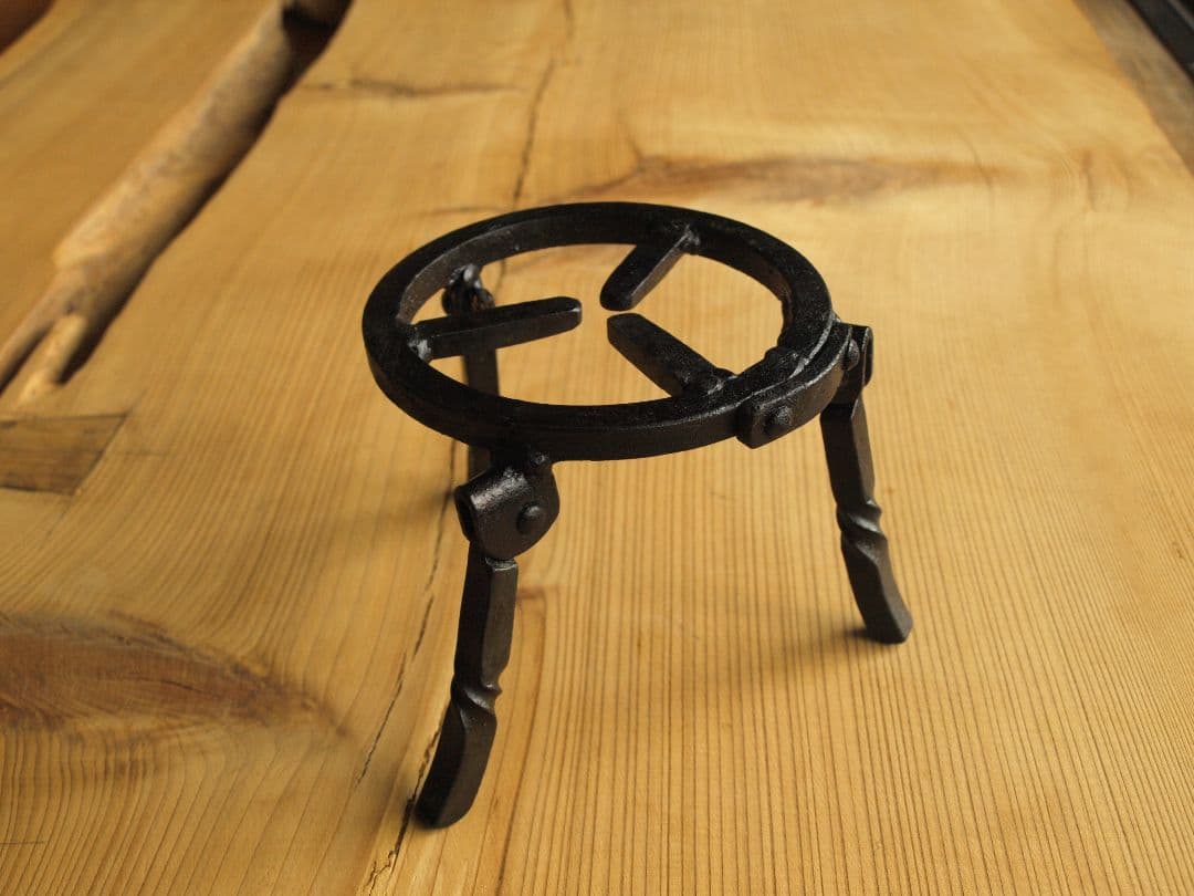 鍛造ラウンドカップ１６０折り畳み式五徳セット版　ソロキャンプ焚き火キャンプギア