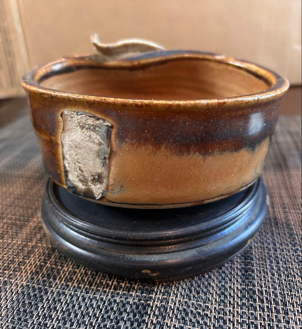 希少　桃山　掘の手（発掘品）菊花紋　織部　三つ足　香炉　飴釉（卯の花釉）