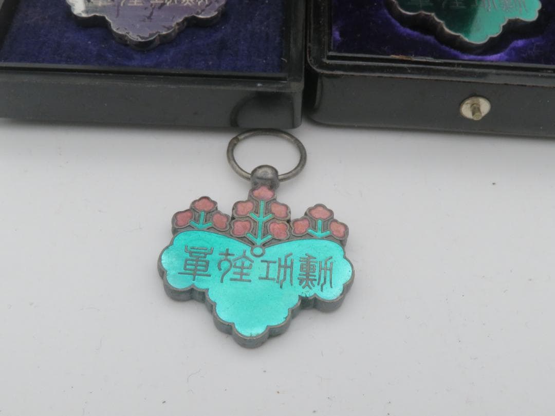 A18. 勲七等青色桐葉章　 記章 勲章 銀メダル3点