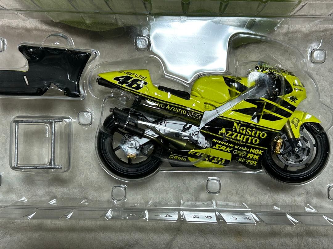 ミニチャンプス1/12Honda NSR 500 バレンチッーロッシ