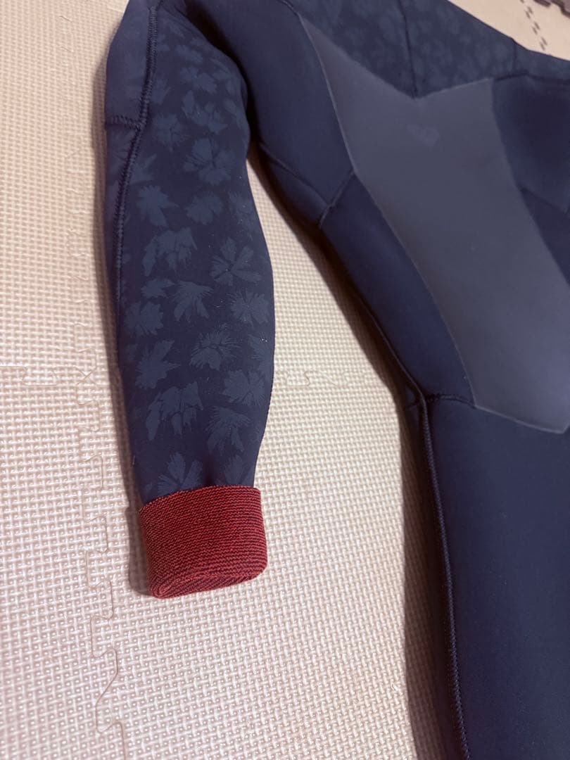 美品　ROXYロキシー　セミドライ　M