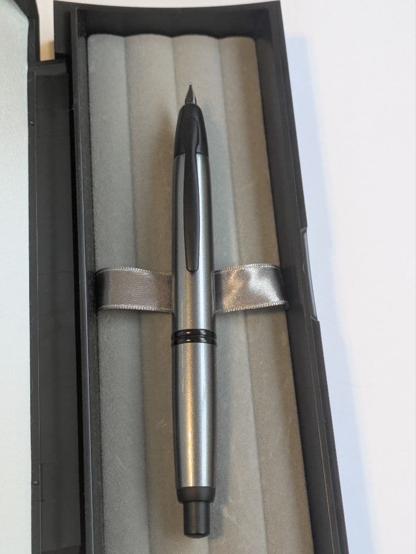 パイロット　キャップレス　万年筆　メタリックコレクション　ガンメタルグレー　中字
