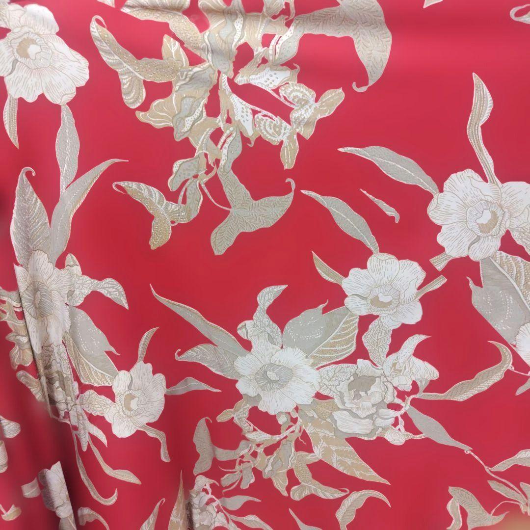 赤といぶし金の花柄ファルダ