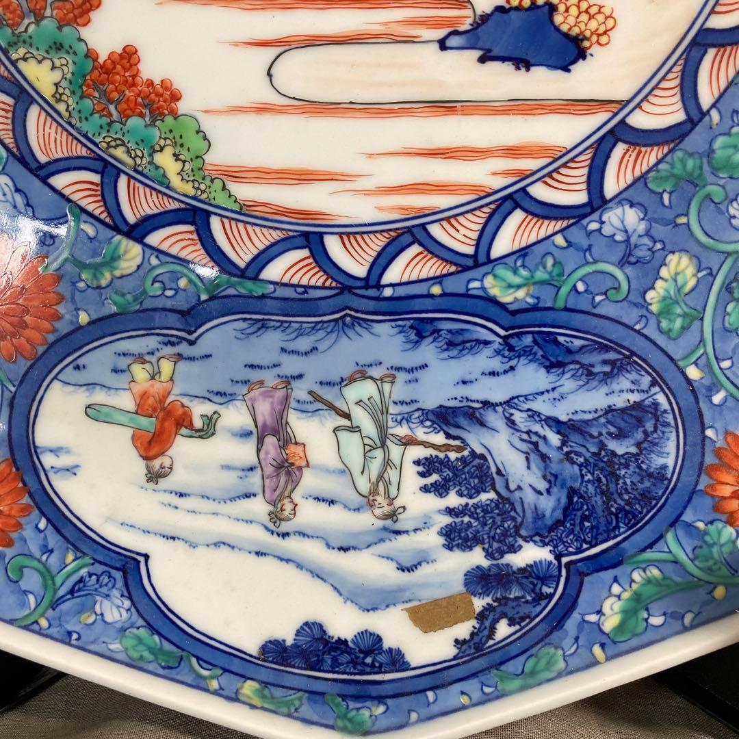 【萬右衛門】古伊万里の伝統　華山萬右衛門作　染錦山水見込四方間取唐人図　八角大皿