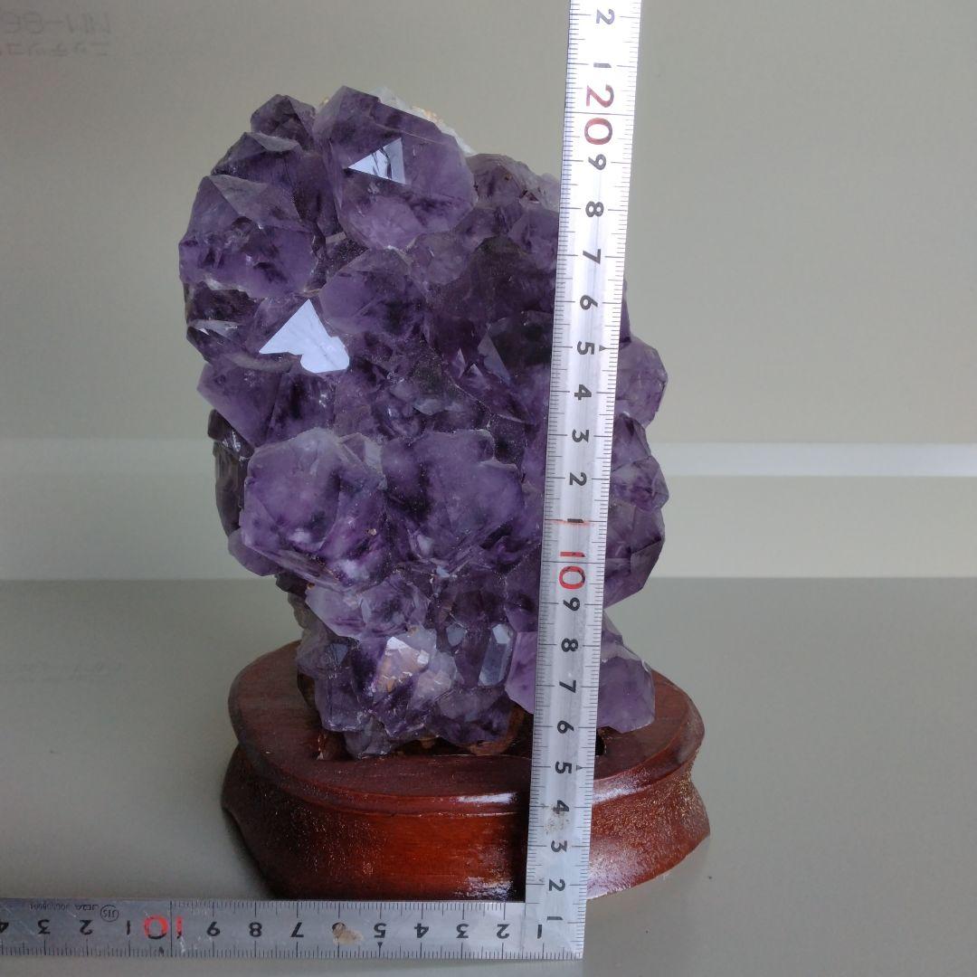 20cm弱のアメジストの置き物(台座付)