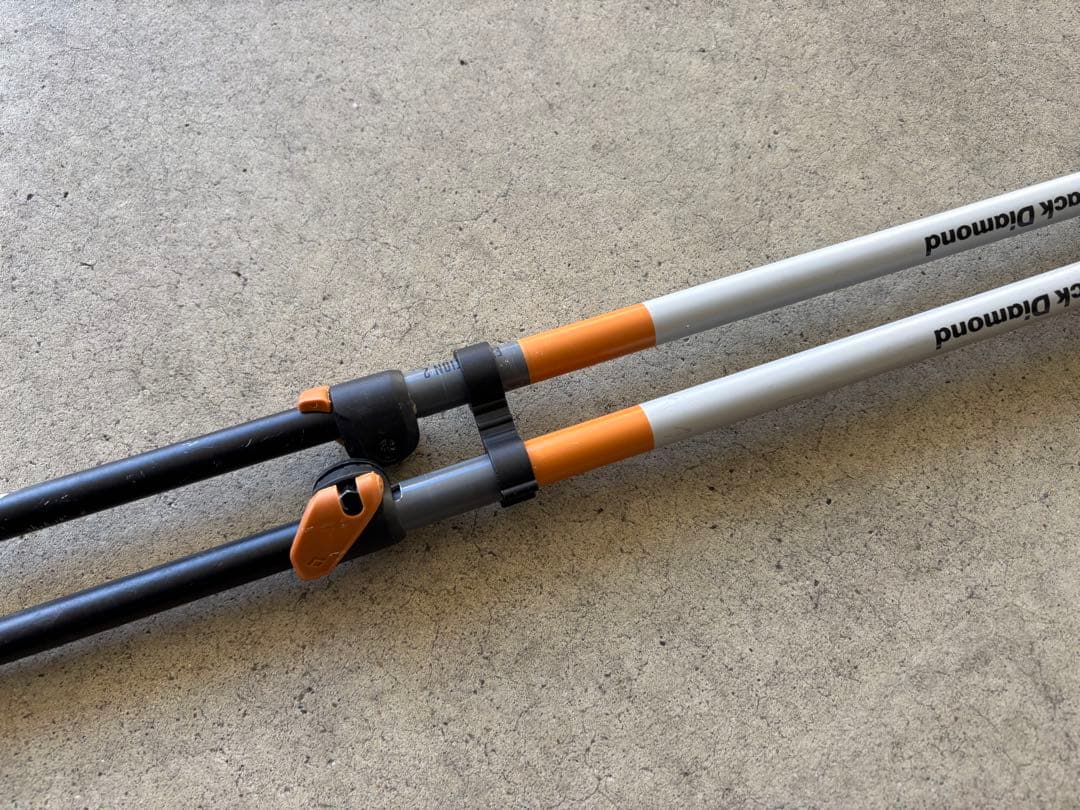 ★送料無料★お洒落　ブラックダイヤモンド　長さ調整ストック　スキー　雪山